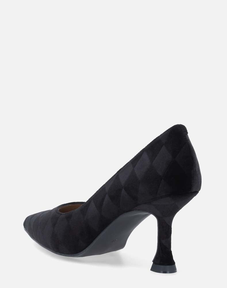 Zapatilla de terciopelo con detalle de rombos en color negro con punta aguda para mujer