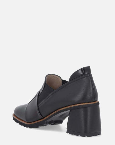 Mocasín en piel negro de tacón bajo con logo Pd al frente para mujer
