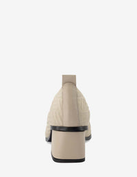 Zapatilla de lycra con textura y maxi hebilla en color hueso para mujer