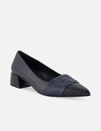 Zapatilla de piel napa color zul con detalle Pd para mujer