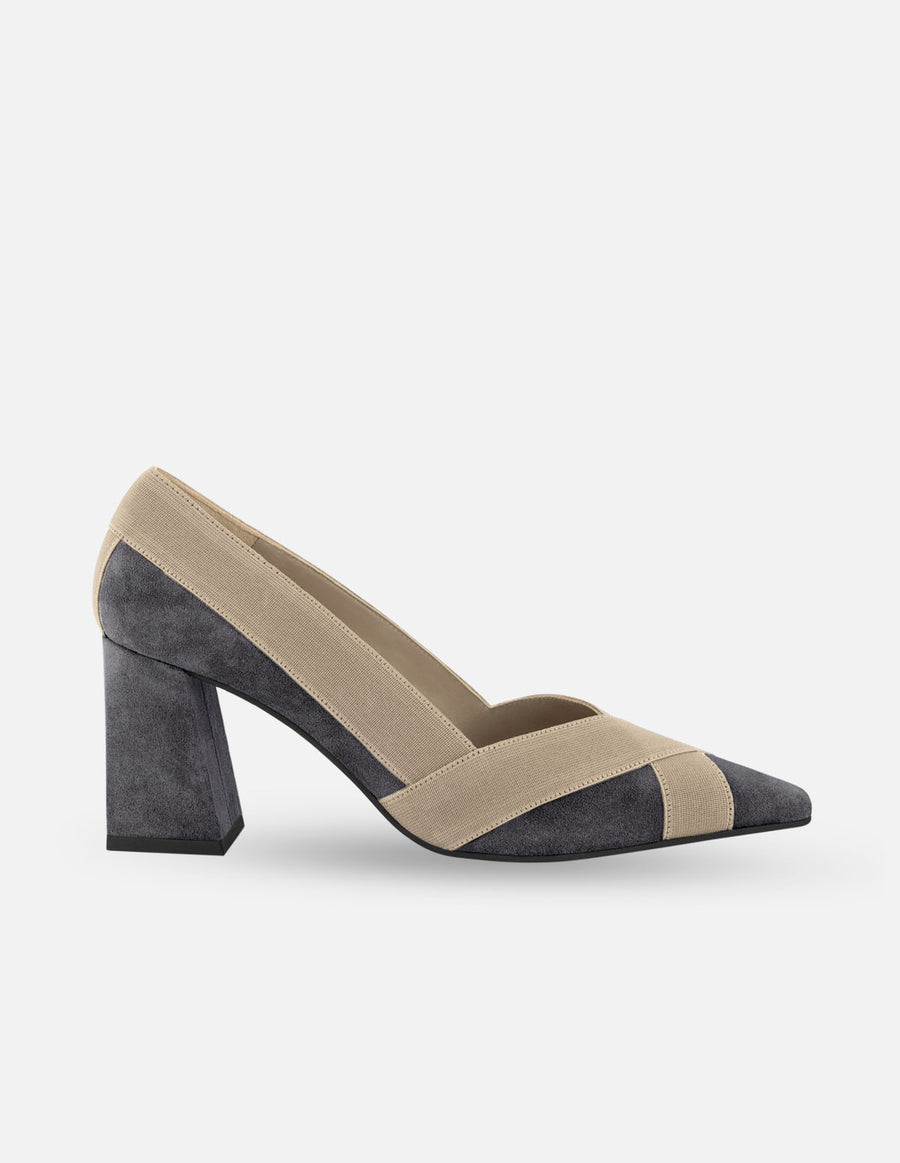 Zapatilla de tacón ancho tipo salón de piel ante con adorno textil cruzado en punta color gris para mujer