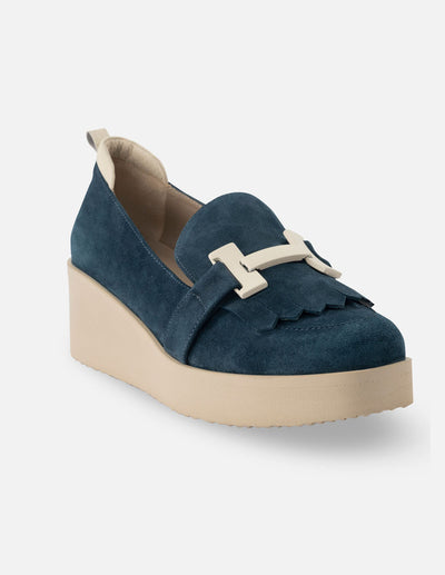 Mocasín de piel ante color azul con detalle de hebilla para mujer