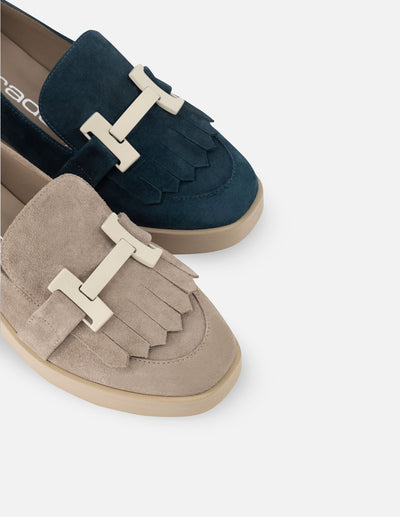 Mocasín de piel ante color beige con detalle de hebilla para mujer