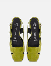 Flat destalonado de charol en color verde para mujer