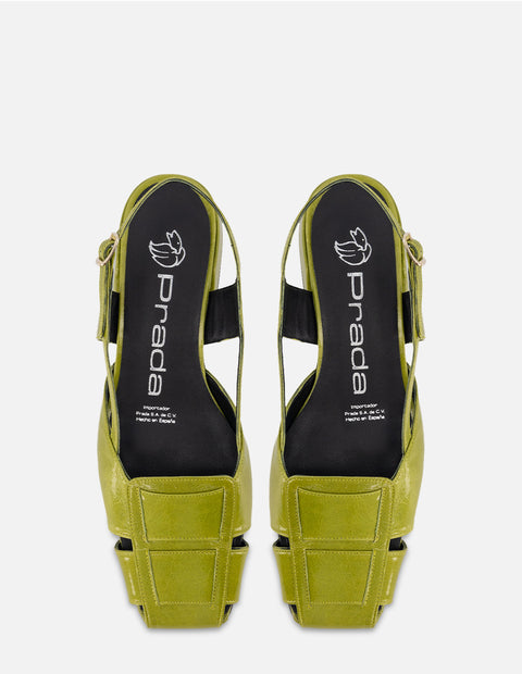 Flat destalonado de charol en color verde para mujer