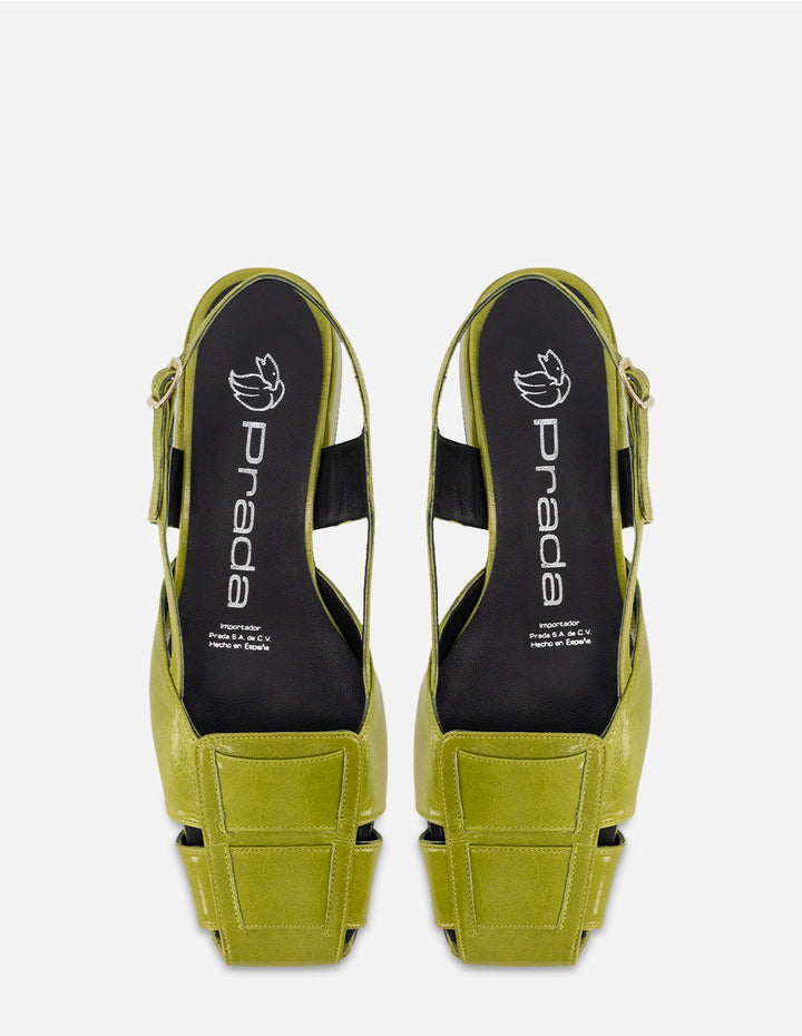 Flat destalonado de charol en color verde para mujer