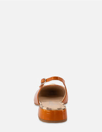 Flat destalonado en charol color cuero y rafia para mujer