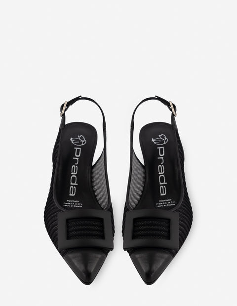 Zapatilla destalonada de rejilla en negro para mujer