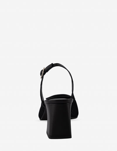 Zapatilla destalonada de rejilla en negro para mujer