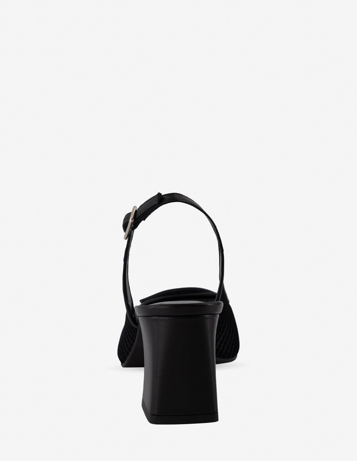 Zapatilla destalonada de rejilla en negro para mujer