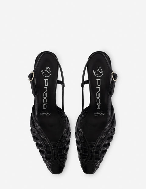 Sandalia en charol color negro para mujer