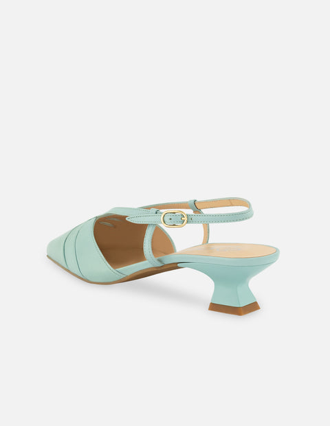 Zapatilla destalonada de piel color azul para mujer