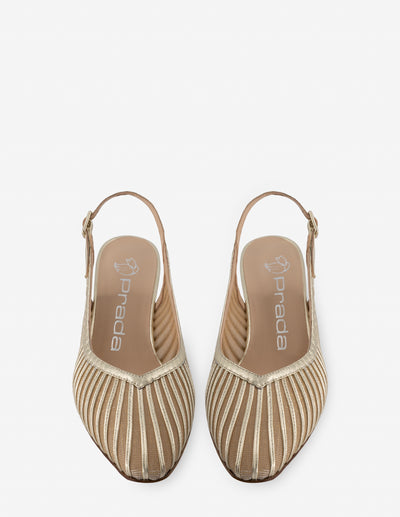 Zapatilla destalonada de rejilla en color dorado para mujer