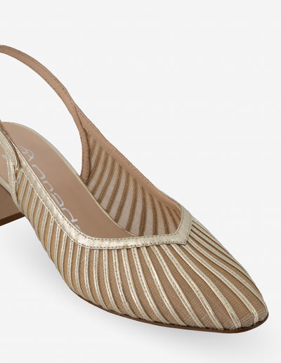 Zapatilla destalonada de rejilla en color dorado para mujer