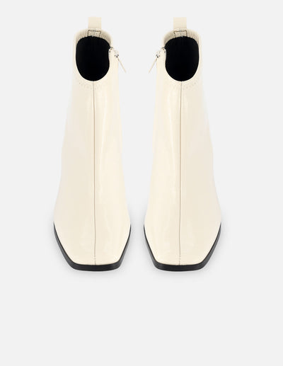 Botín de charol en color blanco para mujer con acabado en papiro