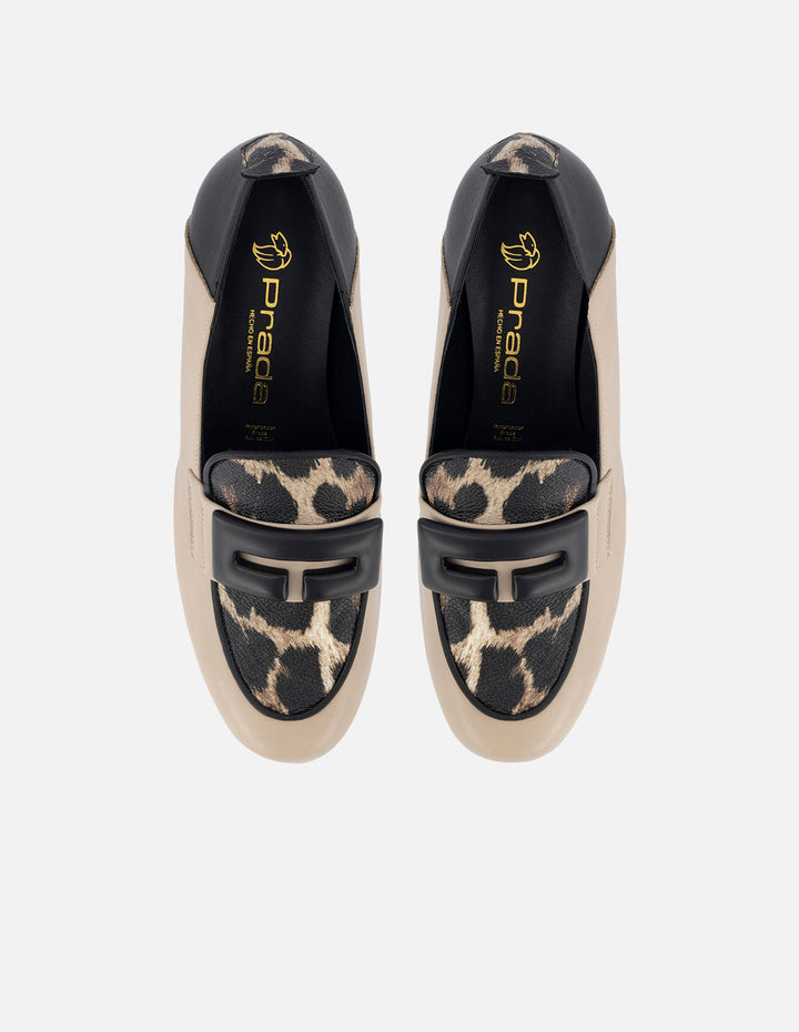 Mocasín de piel para mujer color topo con detalles en animal print