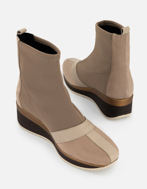 Botines color beige lycra para mujer con detalle color dorado
