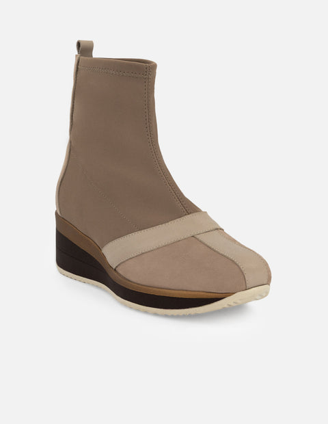 Botines color beige lycra para mujer con detalle color dorado