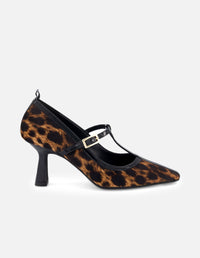 Zapatilla tipo mercedes de charol con acabado animal print negro para mujer