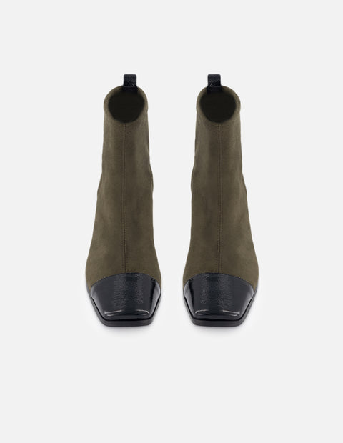 Botín para mujer de textil color verde y detalles de charol