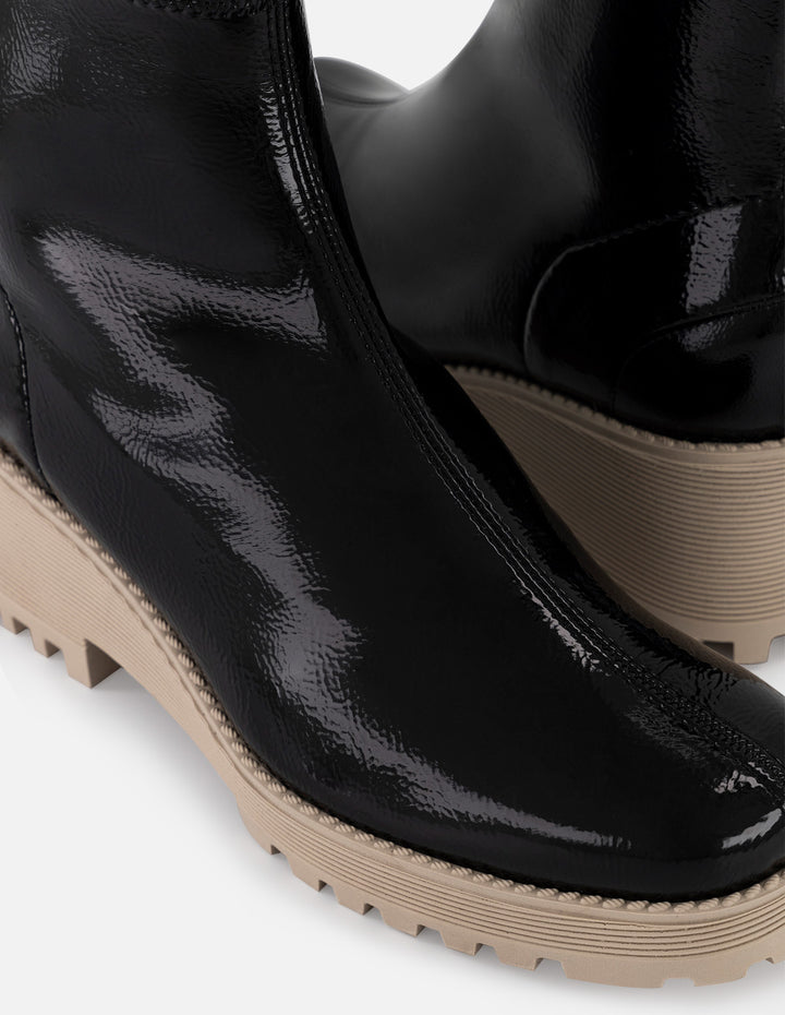 Botines color negro charol para mujer con acabado papiro negro