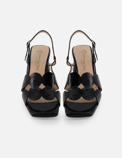 Sandalia de piel charol color negro para mujer con detalles en círculo