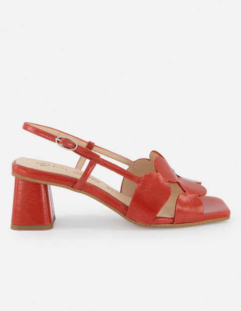 Sandalia de piel charol color rojo para mujer con detalles en círculo