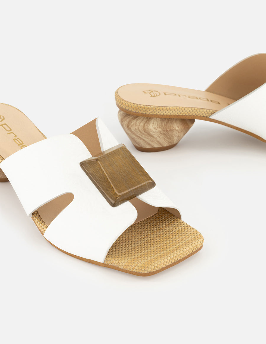 Mule de piel color blanco para mujer con detalle tipo madera
