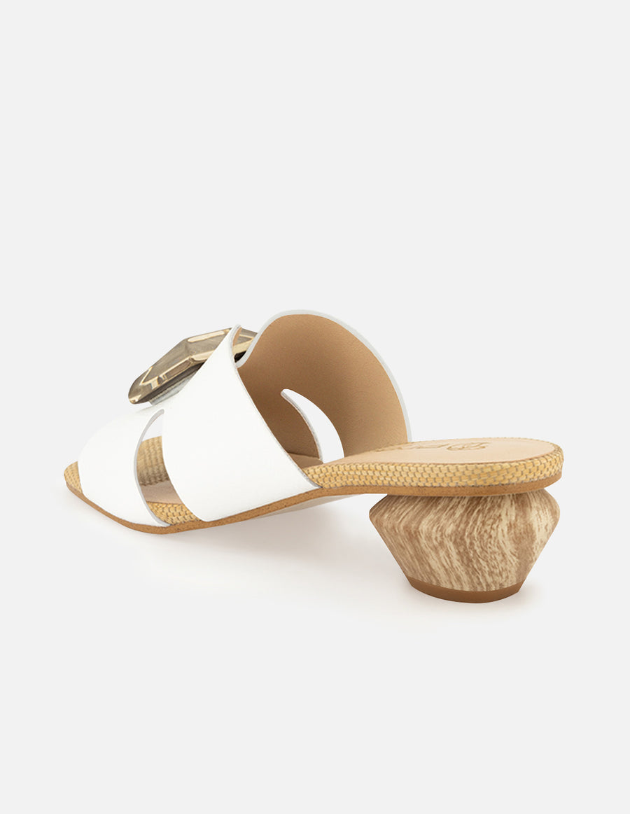 Mule de piel color blanco para mujer con detalle tipo madera
