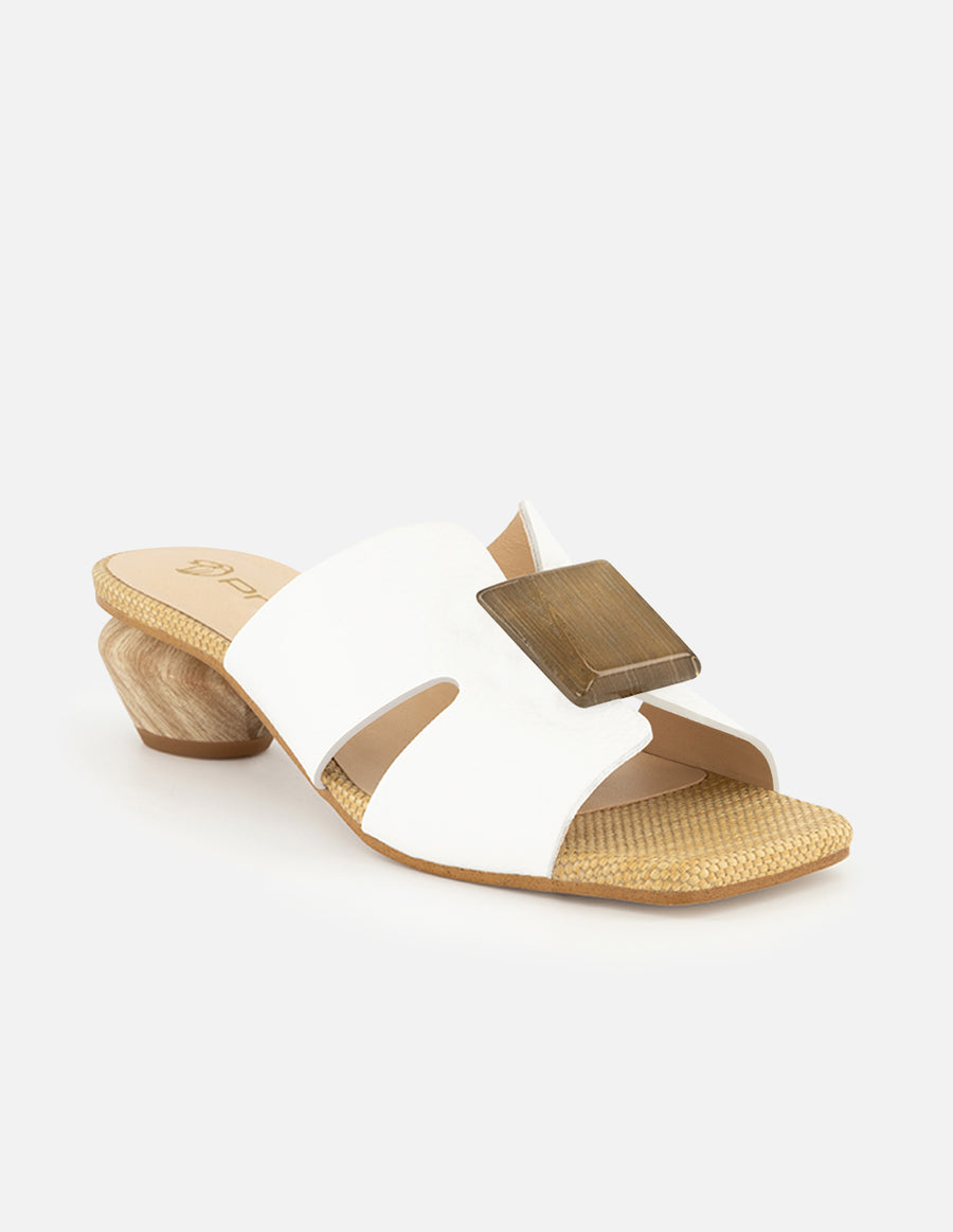 Mule de piel color blanco para mujer con detalle tipo madera