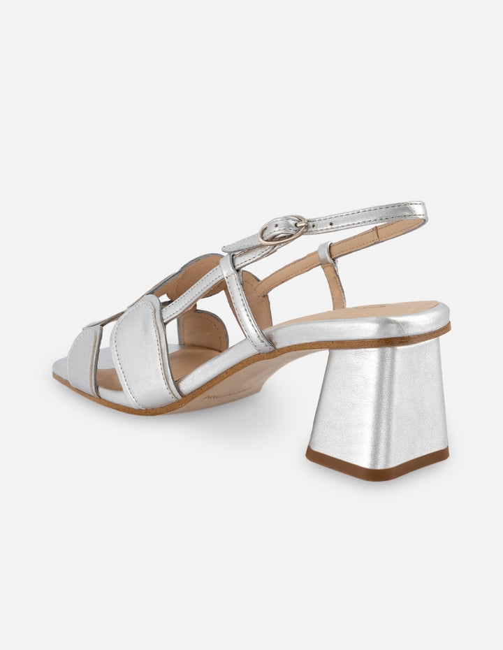 Sandalia en color plata para mujer