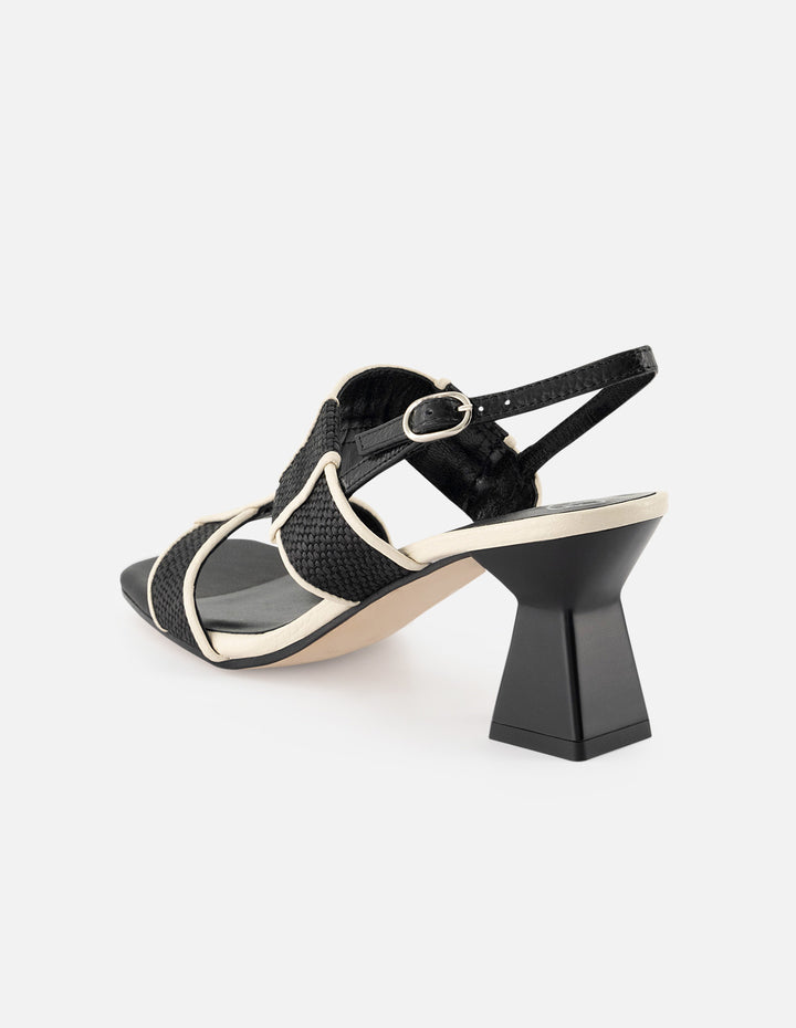 Sandalia de piel para mujer bicolor con detalles de rafia en contraste