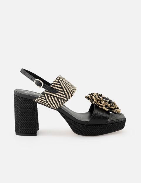 Sandalia de piel para mujer bicolor con detalle de flor