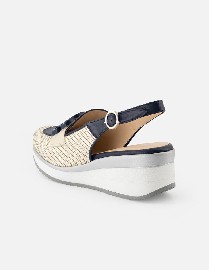 Mocasines de rafia color hueso para mujer con detalles de piel color azul