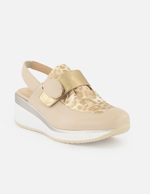 Mocasines de piel metalizada color dorado para mujer con diseño animal print