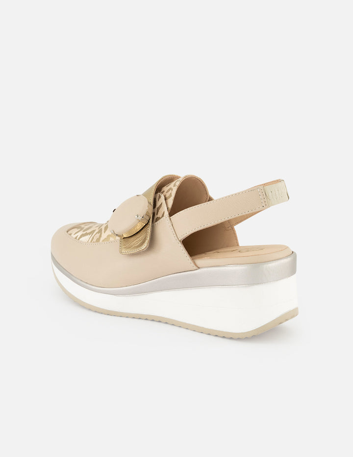 Mocasines de piel metalizada color dorado para mujer con diseño animal print