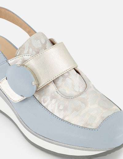 Mocasines de piel metalizada color plata para mujer con diseño animal print