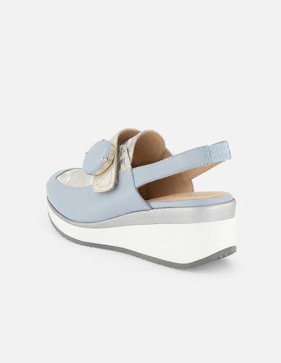 Mocasines de piel metalizada color plata para mujer con diseño animal print