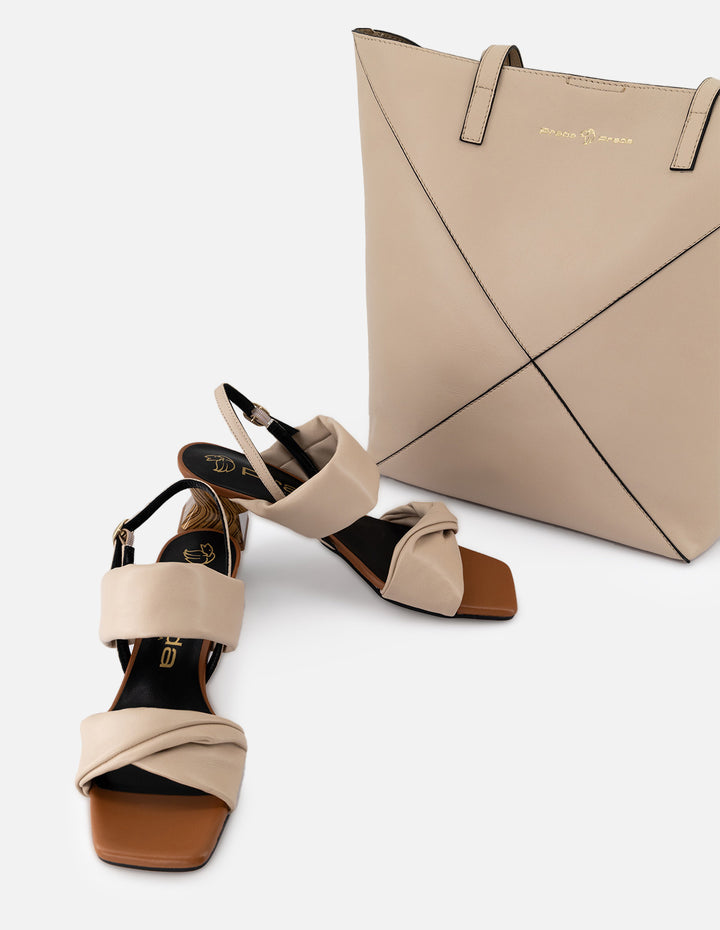 Sandalia de piel para mujer color hueso con detalles de moños