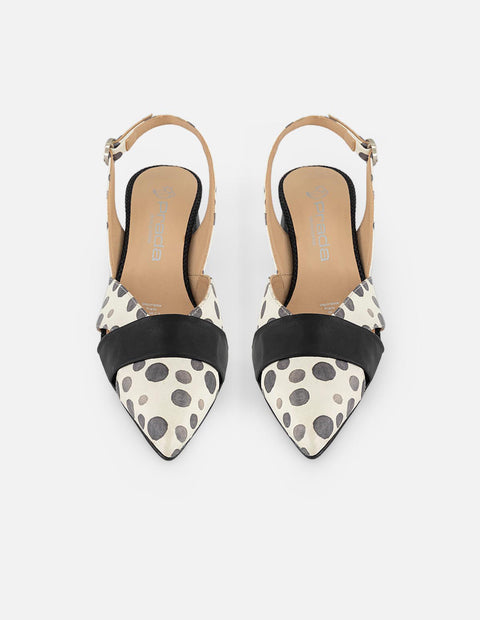 Zapatilla negro piel para mujer con detalles tipo acuarela