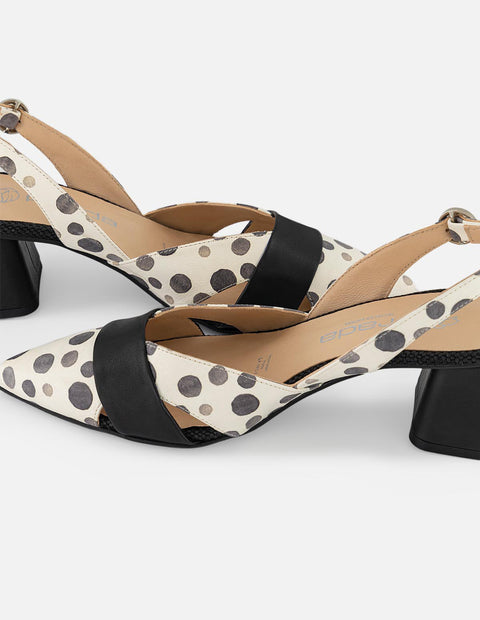 Zapatilla negro piel para mujer con detalles tipo acuarela