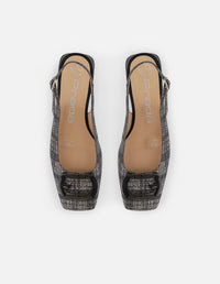 Zapatilla negra en piel grabada para mujer con adorno acrílico