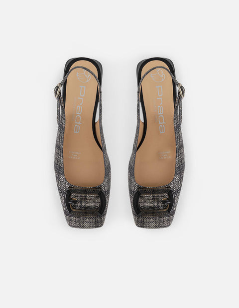 Zapatilla negra en piel grabada para mujer con adorno acrílico