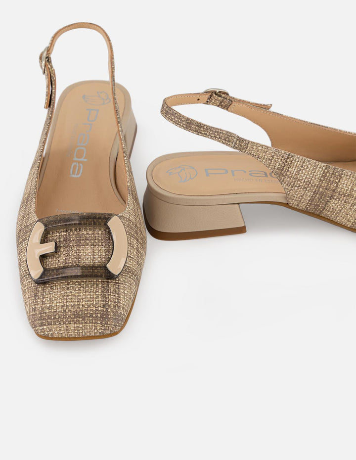 Zapatilla verde en piel grabada para mujer con adorno en rafia