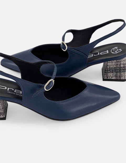 Mercedes azul en piel para mujer con textura tipo cesta y hebilla plateada