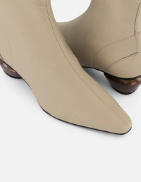 Botín blanco lycra de mujer con tacón fantasía