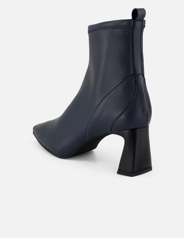 Botines azul lycra piel de mujer con tacón negro cuadrado
