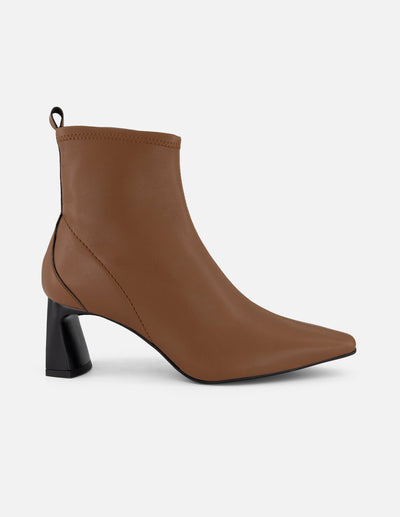 Botines color cuero lycra piel de mujer con tacón negro cuadrado