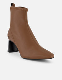 Botines color cuero lycra piel de mujer con tacón negro cuadrado