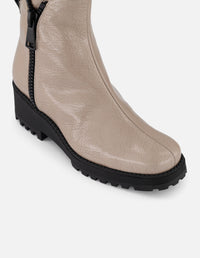 Botines beige charol de mujer con charm Pd y plataforma